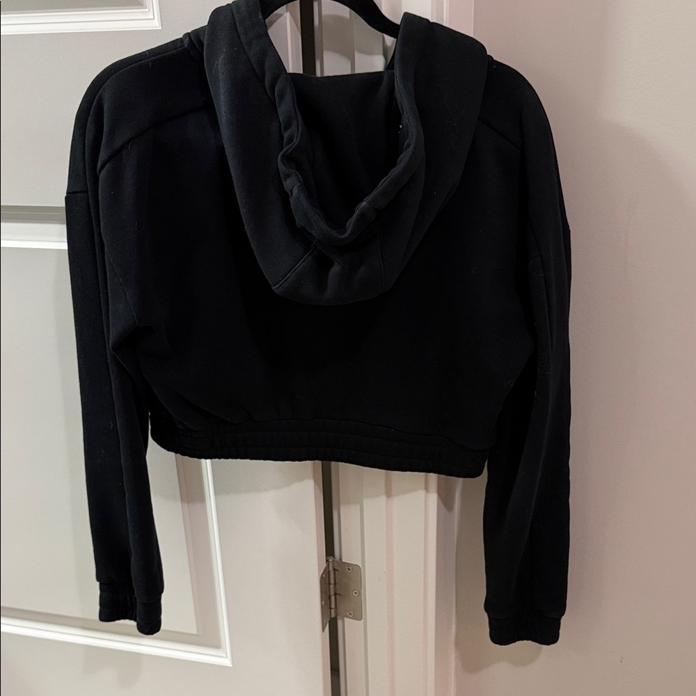 Alphalete Jet Black Cropped Sweatshirt - Picture 2 of 2